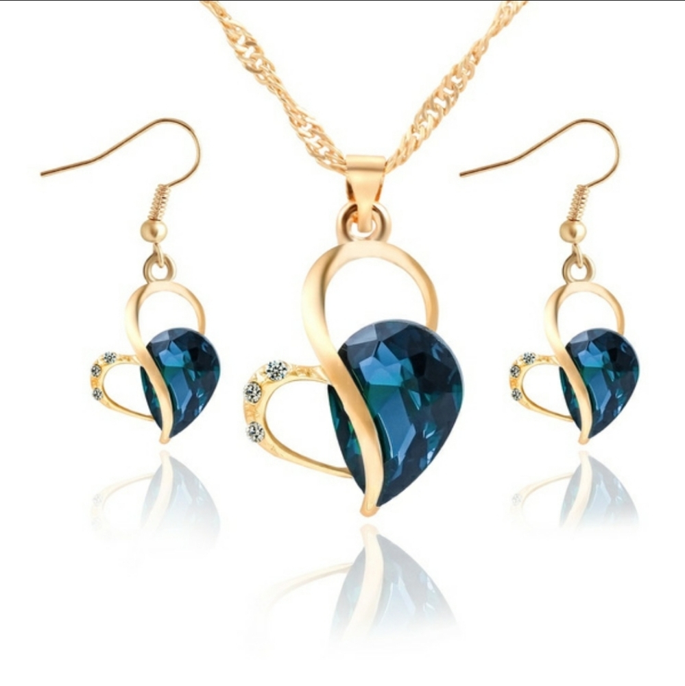 Blue crystal heart necklace & earing set